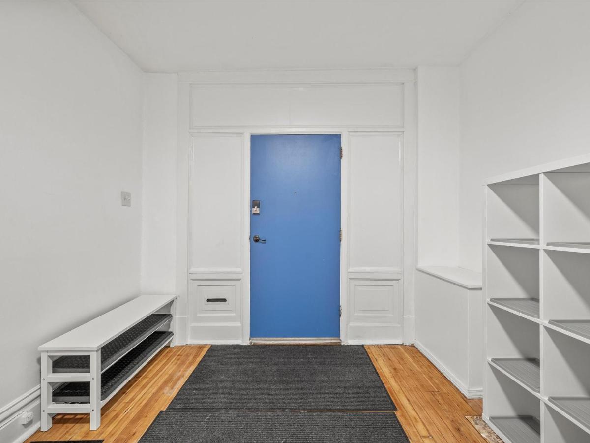 Oakland/university @c Modern & Stylish Private Bedroom With Shared Bathroom