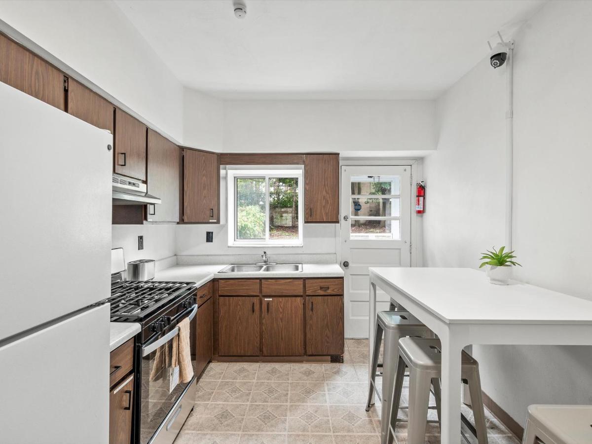 Homestay Oakland/university @c Modern & Stylish Private Bedroom With Shared Bathroom Pittsburgh