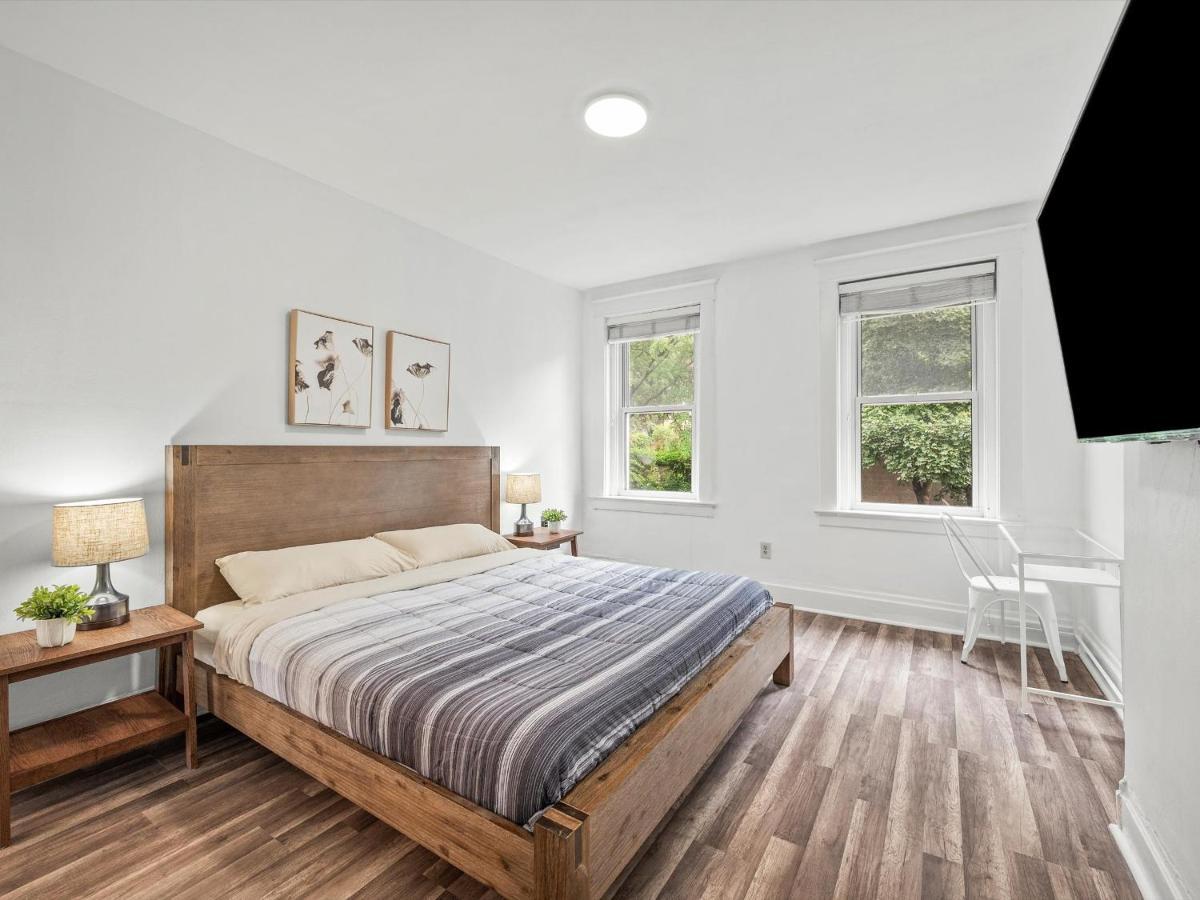 Oakland/university @c Modern & Stylish Private Bedroom With Shared Bathroom Homestay